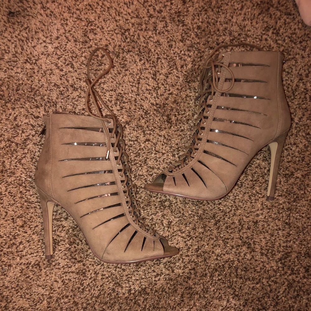 Steve Madden cyder peep toe ankle boot heel tie up